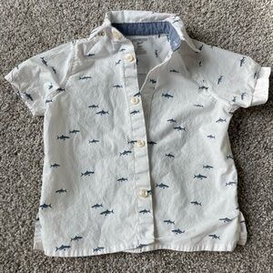 ‼️Mix and Match 3 items for $5‼️ OshKosh B’gosh 18 months collard T-shirt